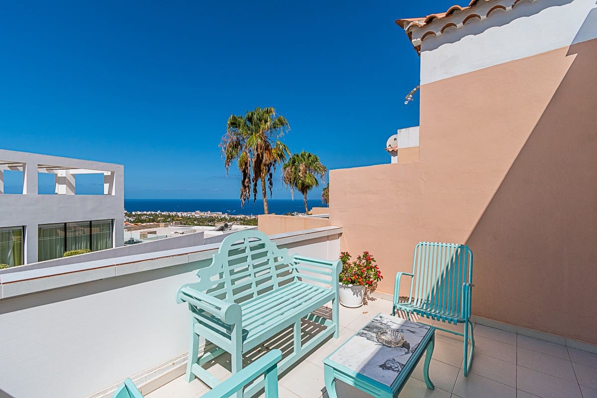 Ático de 2 habitaciones en Adeje en venta con piscina - 375.000 € (Ref: 9353889)