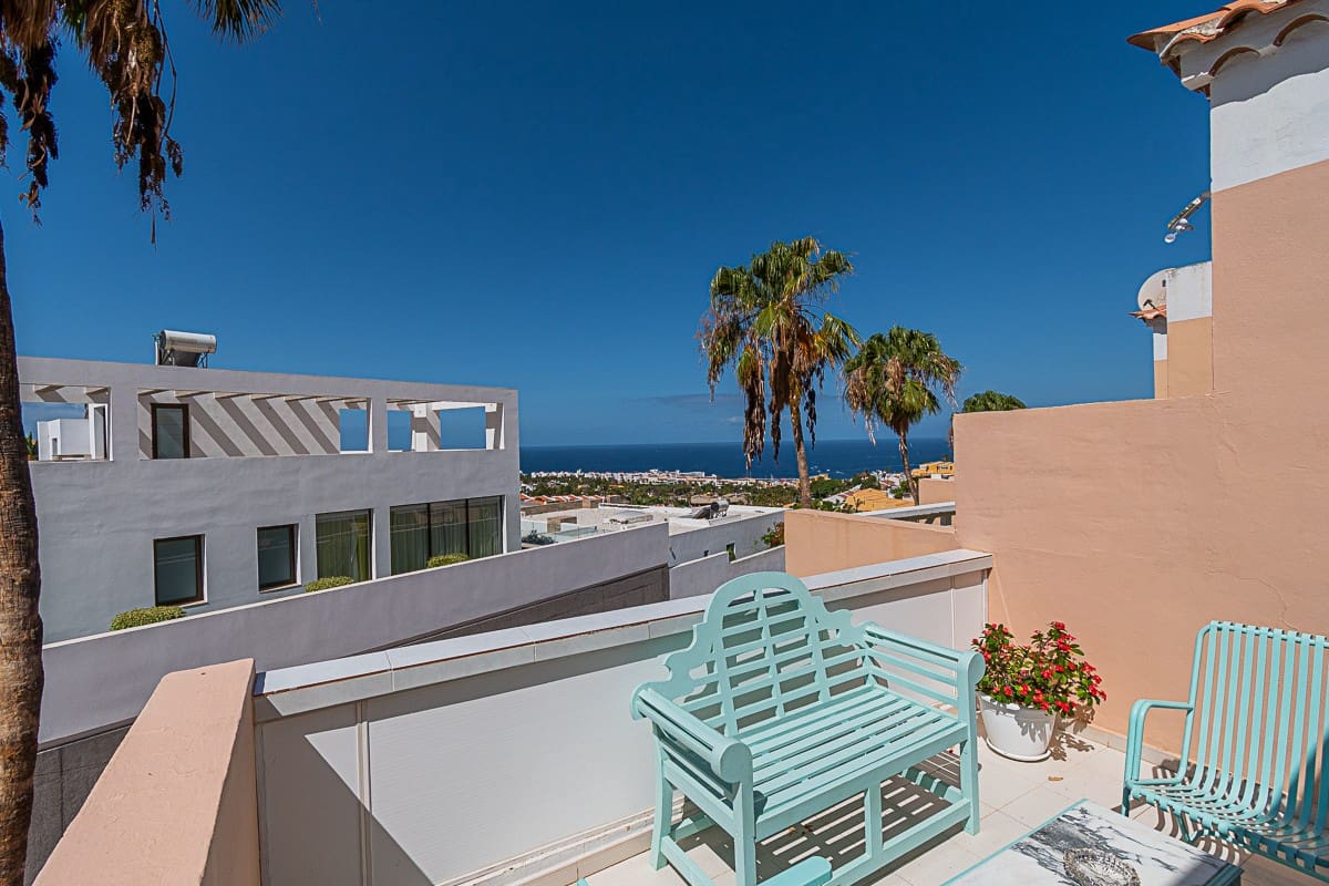 Ático de 2 habitaciones en Adeje en venta con piscina - 375.000 € (Ref: 9353889)