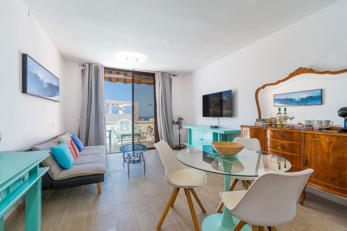 Ático de 2 habitaciones en Adeje en venta con piscina - 375.000 € (Ref: 9353889)