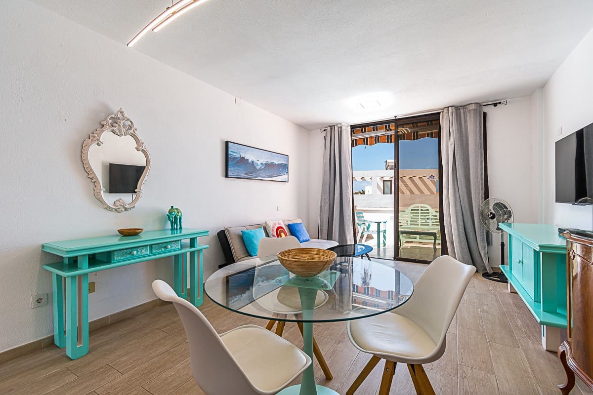 Ático de 2 habitaciones en Adeje en venta con piscina - 375.000 € (Ref: 9353889)