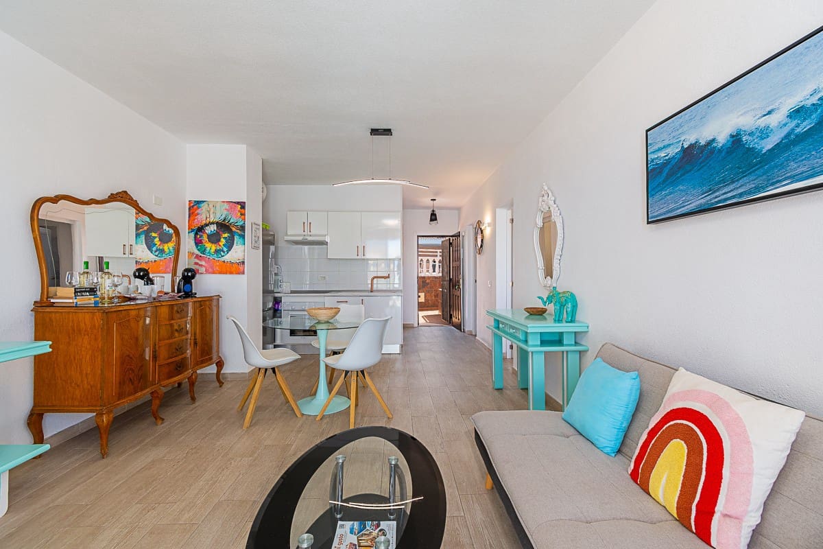 Ático de 2 habitaciones en Adeje en venta con piscina - 375.000 € (Ref: 9353889)