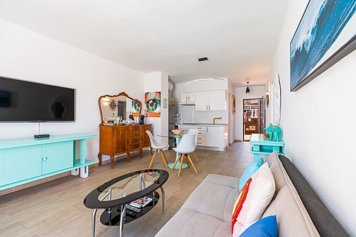 Ático de 2 habitaciones en Adeje en venta con piscina - 375.000 € (Ref: 9353889)