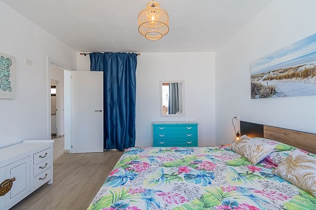 Ático de 2 habitaciones en Playa del Duque, Adeje en venta con piscina - 375.000 € (Ref: 9353889)