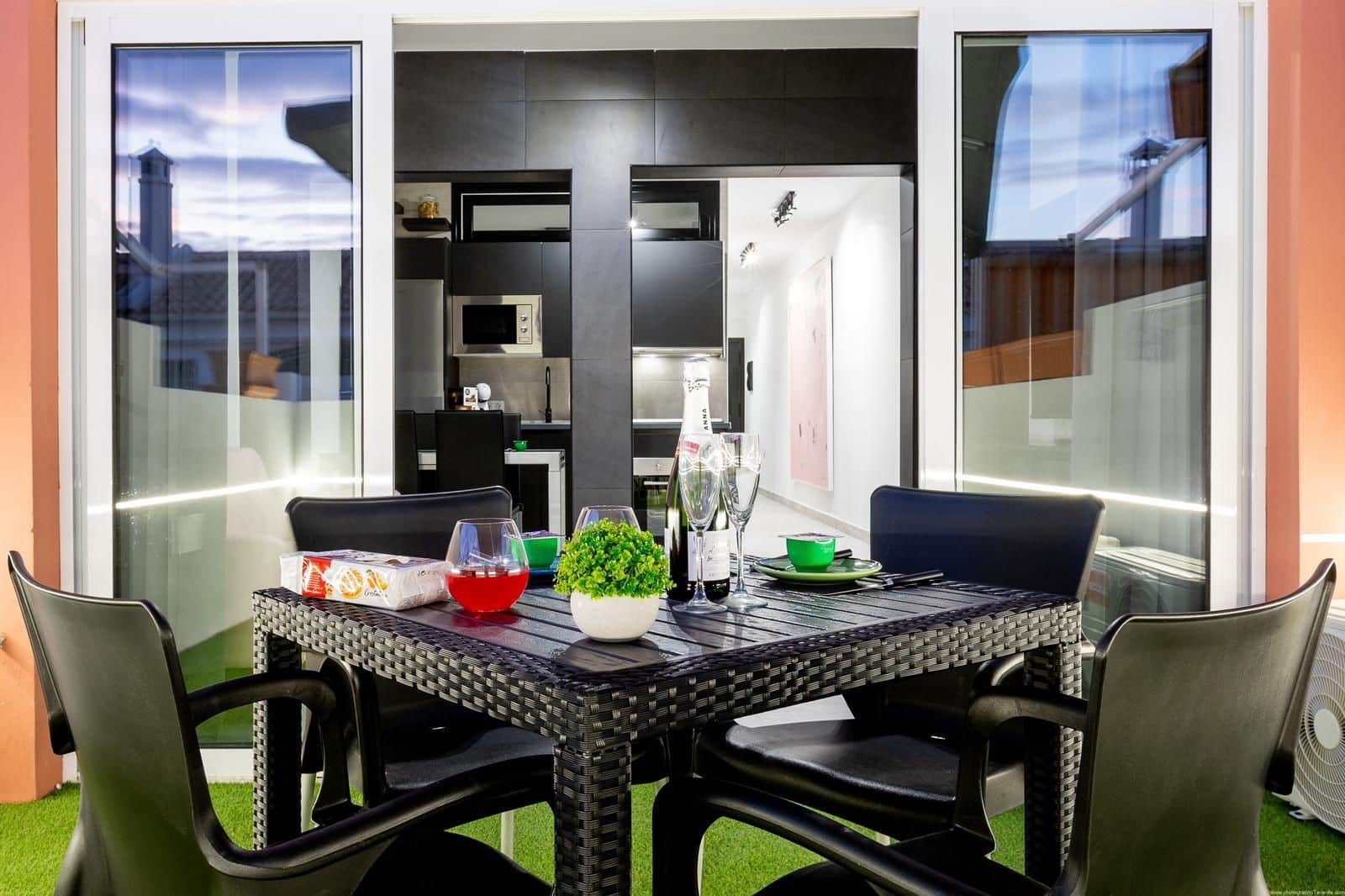 2 slaapkamer Appartement te koop in Adeje met zwembad - € 298.000 (Ref: 9353893)