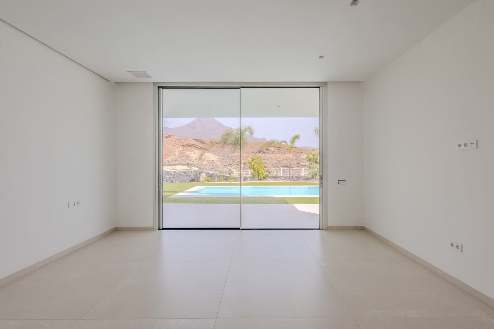 5 soverom Villa til salgs i La Caleta Adeje med svømmebasseng - € 6 150 000 (Ref: 9353895)