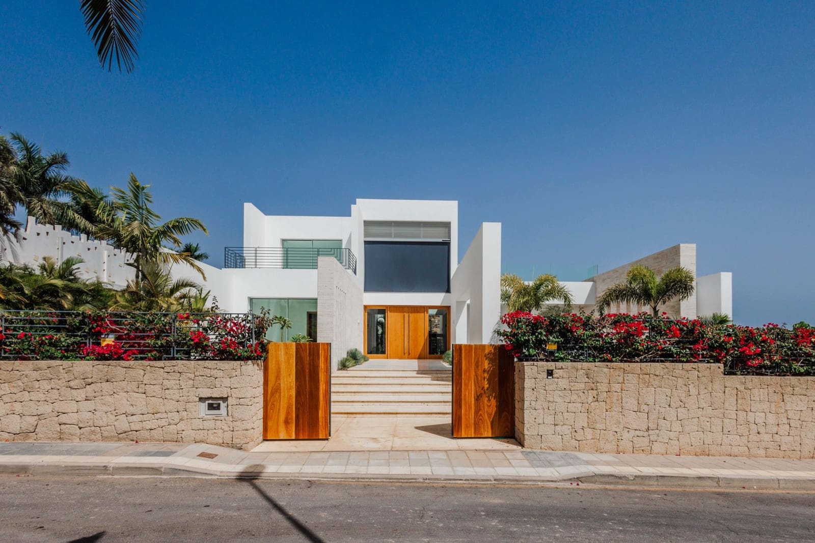 5 soverom Villa til salgs i La Caleta Adeje med svømmebasseng - € 6 150 000 (Ref: 9353895)