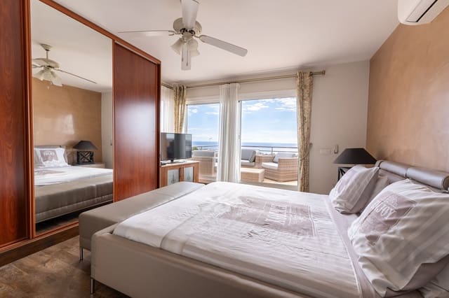 3 slaapkamer Villa te koop in Playa de Fañabé Alto, Adeje met zwembad - € 1.100.000 (Ref: 9378031)