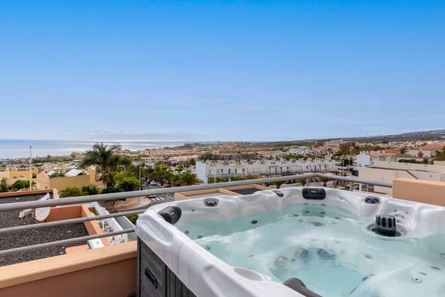 3 slaapkamer Villa te koop in Playa de Fañabé Alto, Adeje met zwembad - € 1.100.000 (Ref: 9378031)