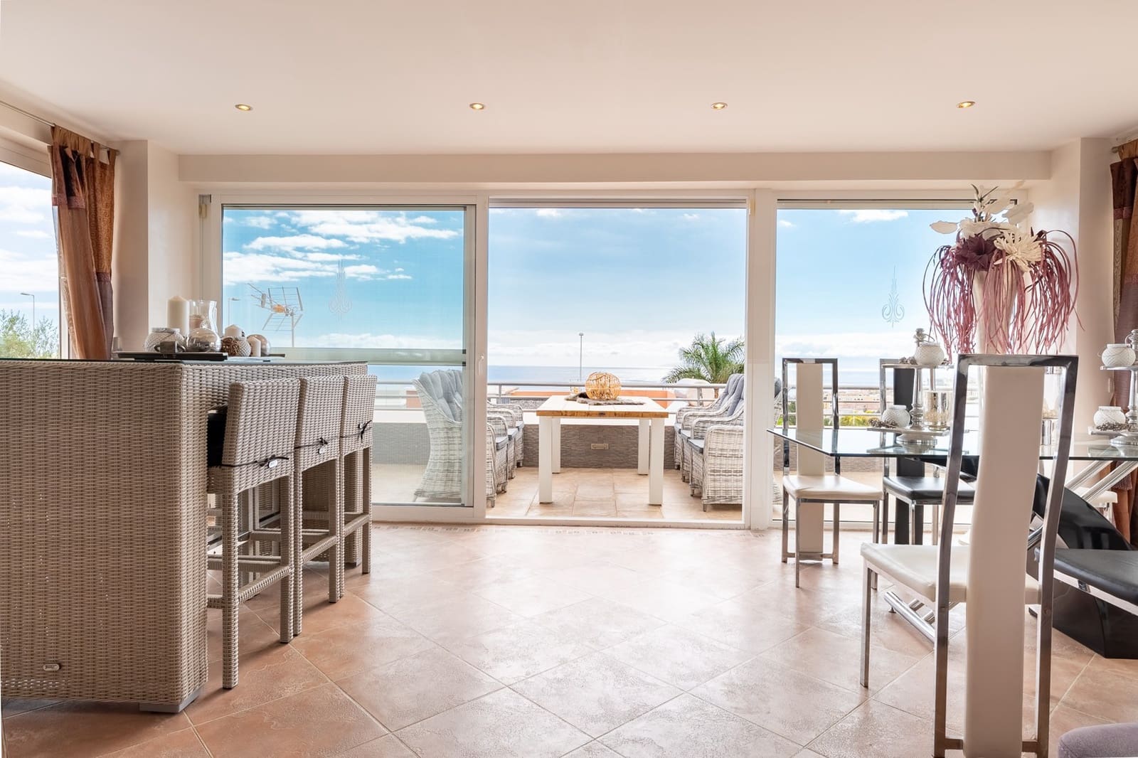 3 slaapkamer Villa te koop in Adeje met zwembad - € 1.100.000 (Ref: 9378031)