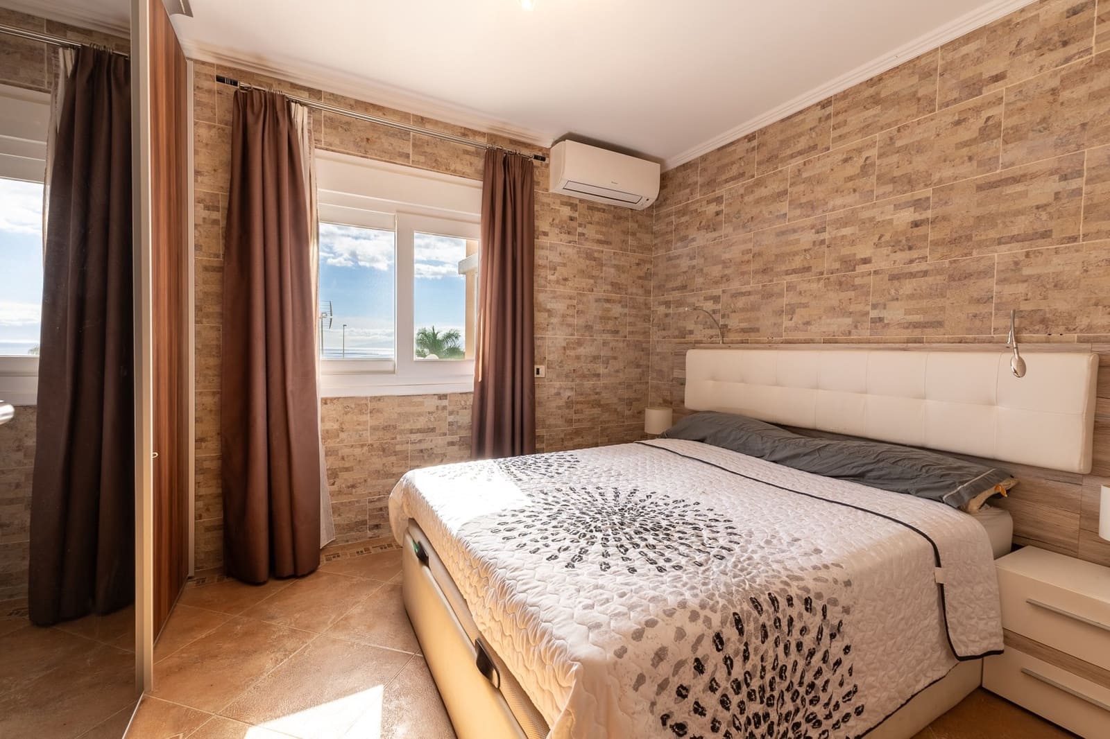 3 slaapkamer Villa te koop in Adeje met zwembad - € 1.100.000 (Ref: 9378031)