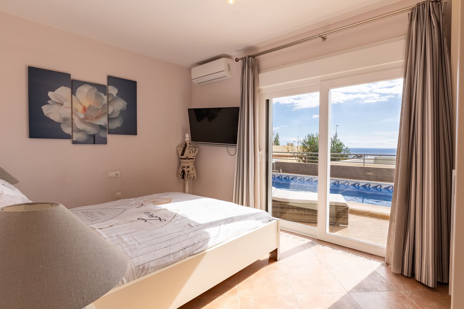 3 slaapkamer Villa te koop in Adeje met zwembad - € 1.100.000 (Ref: 9378031)