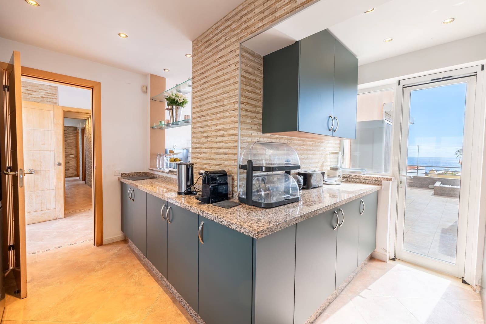 3 slaapkamer Villa te koop in Adeje met zwembad - € 1.100.000 (Ref: 9378031)