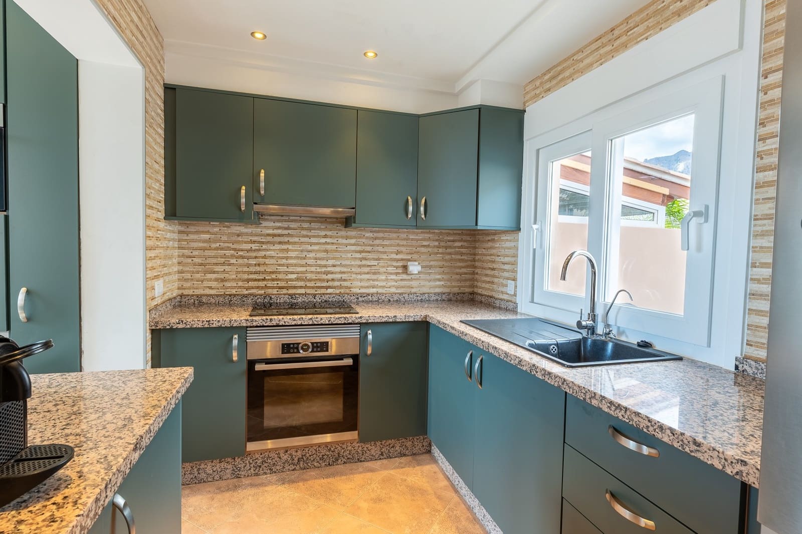 3 slaapkamer Villa te koop in Adeje met zwembad - € 1.100.000 (Ref: 9378031)