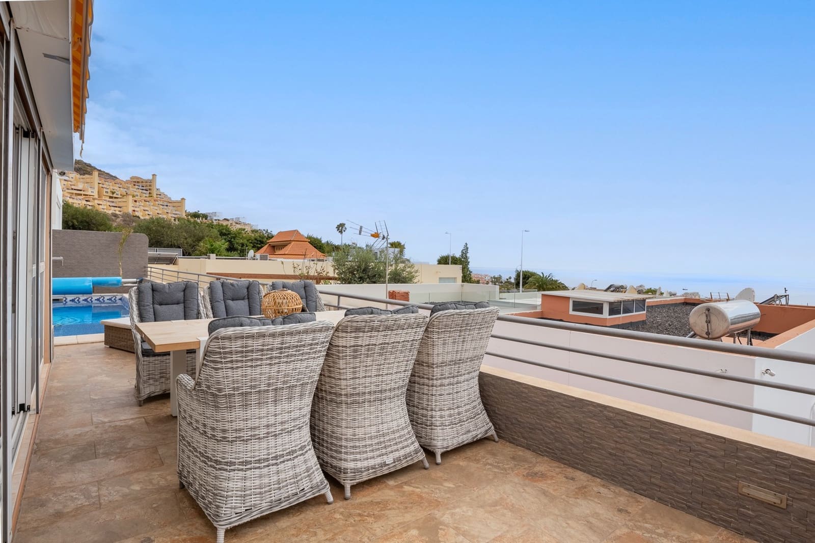 3 slaapkamer Villa te koop in Adeje met zwembad - € 1.100.000 (Ref: 9378031)