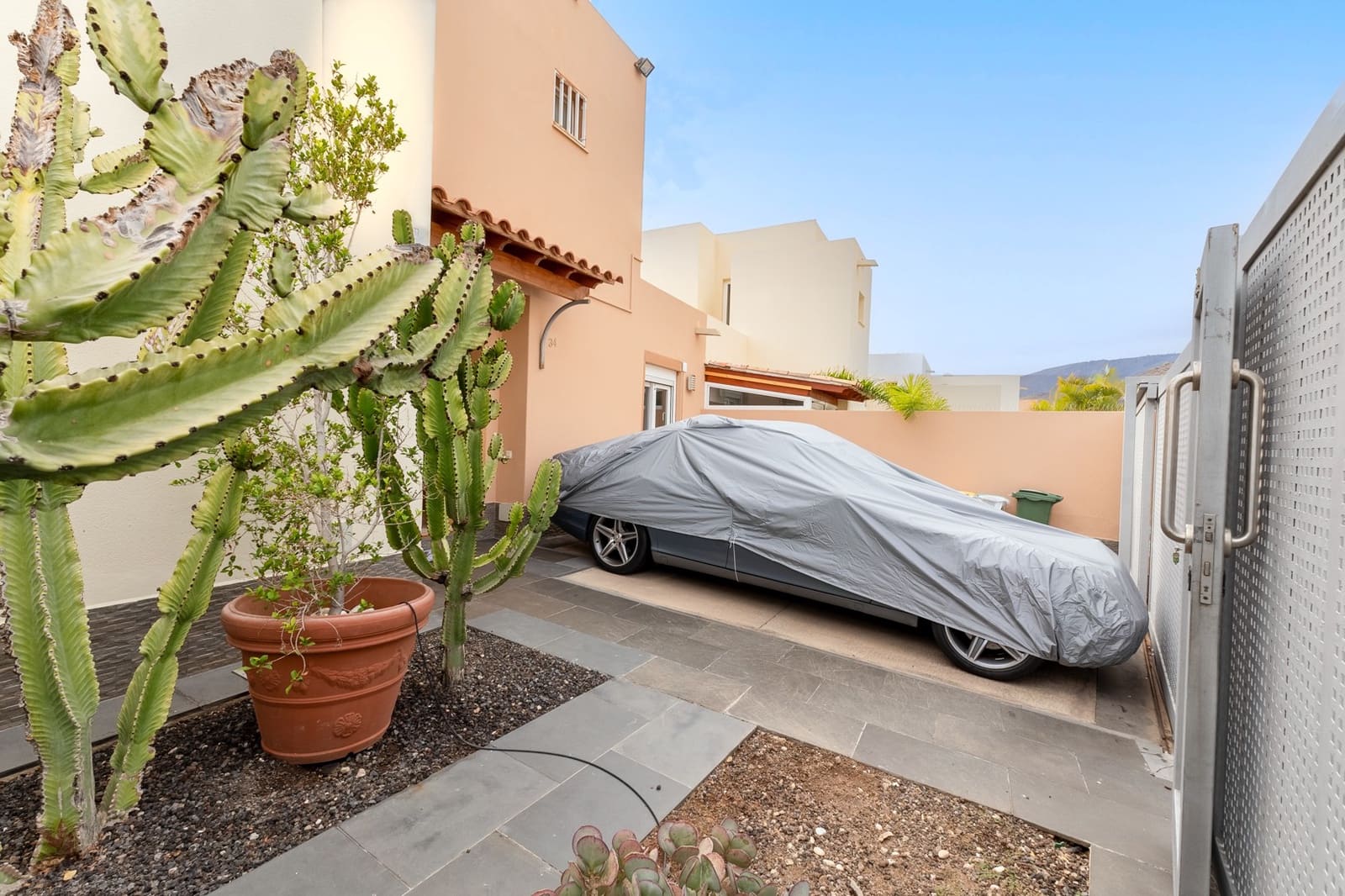 3 slaapkamer Villa te koop in Adeje met zwembad - € 1.100.000 (Ref: 9378031)