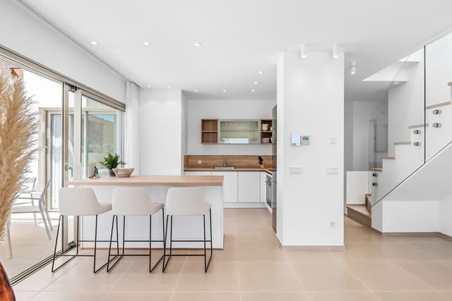 3 slaapkamer Appartement te koop in Palm-Mar, Arona met zwembad - € 795.000 (Ref: 9378032)