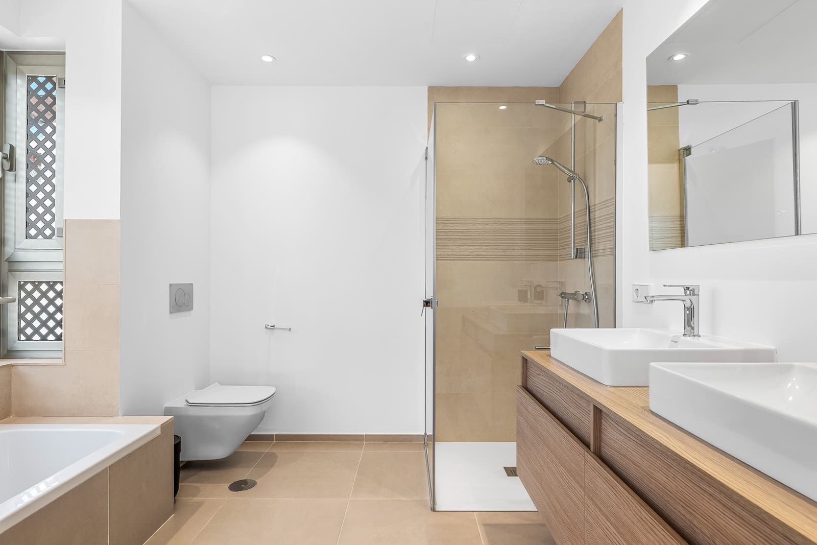 3 slaapkamer Appartement te koop in Palm-Mar met zwembad - € 795.000 (Ref: 9378032)