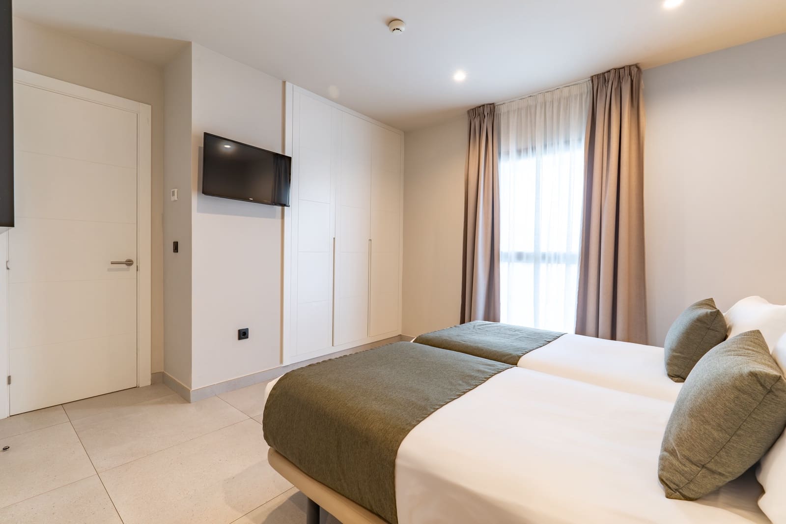 1 slaapkamer Appartement te koop in San Miguel de Abona met zwembad garage - € 349.000 (Ref: 9476186)