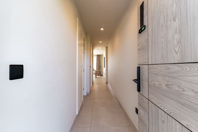 1 slaapkamer Appartement te koop in San Miguel de Abona met zwembad garage - € 349.000 (Ref: 9476186)