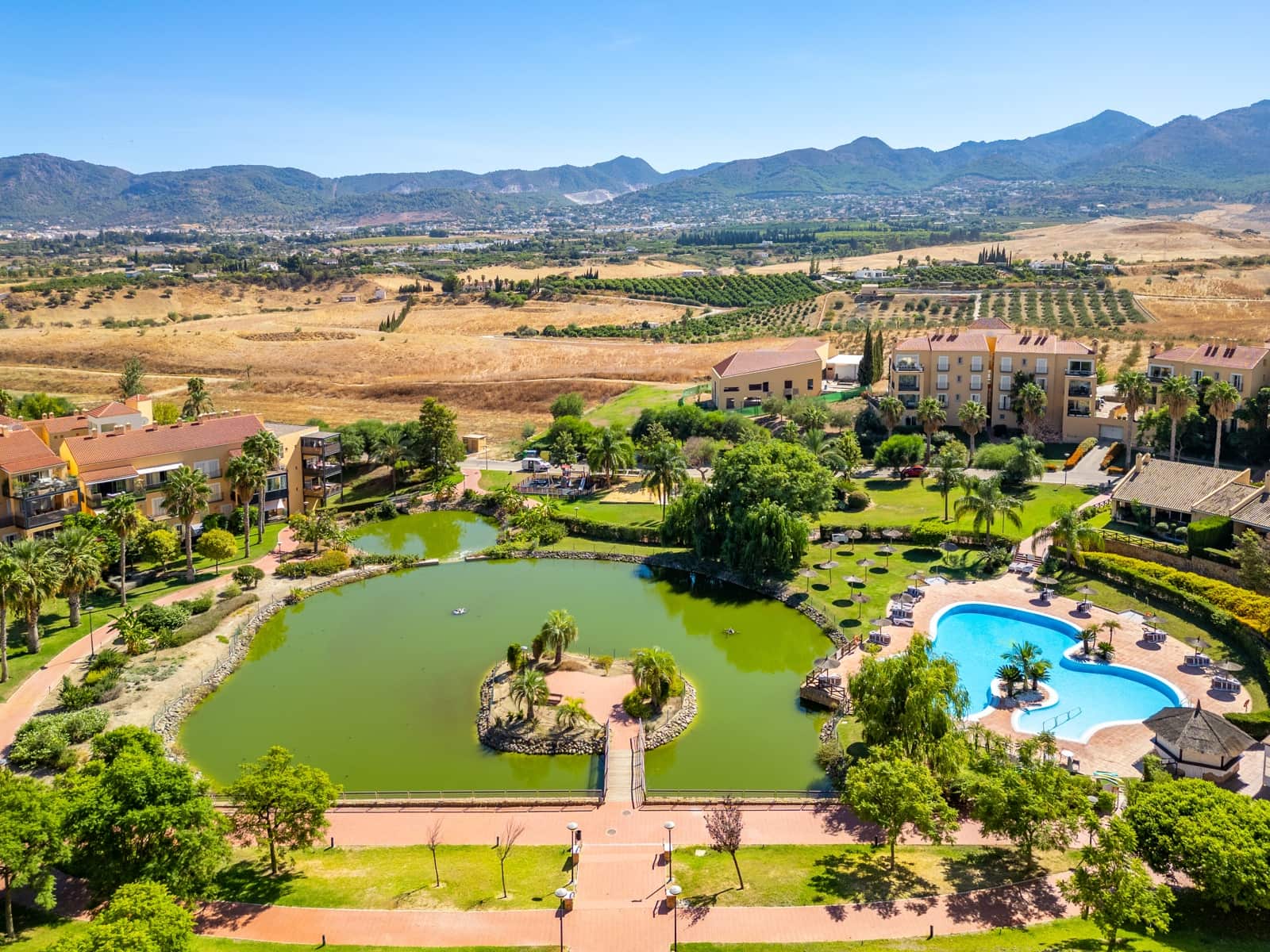 3 bedroom Villa for rent in Alhaurin de la Torre with pool garage - € 4,600 (Ref: 9314237)