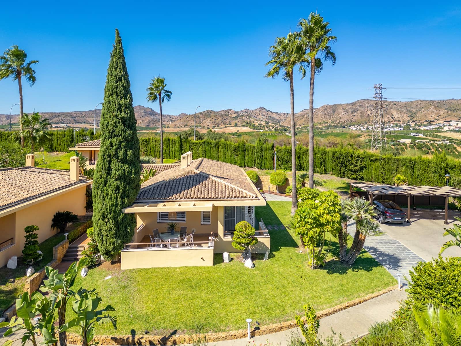 3 bedroom Villa for rent in Alhaurin de la Torre with pool garage - € 4,600 (Ref: 9314237)