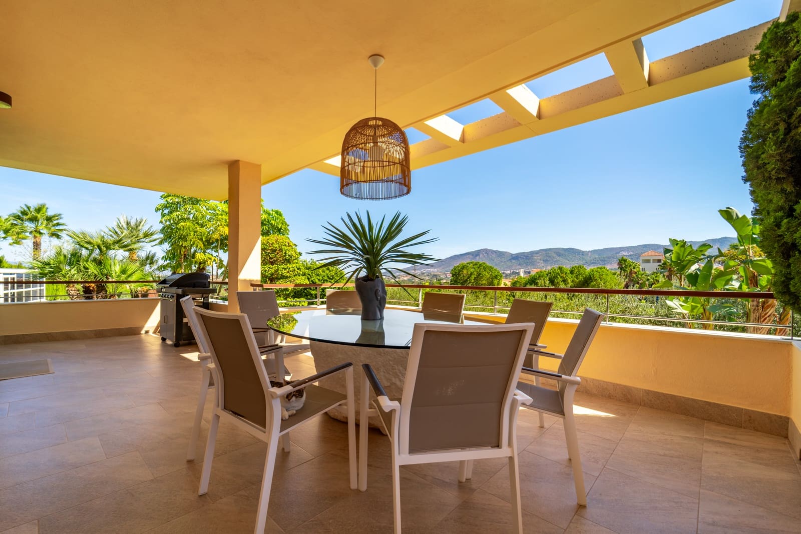 3 bedroom Villa for rent in Alhaurin de la Torre with pool garage - € 4,600 (Ref: 9314237)