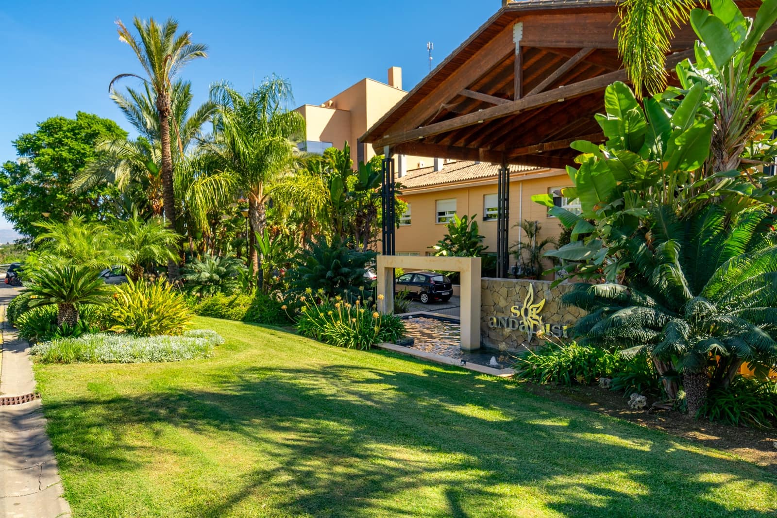 3 bedroom Villa for rent in Alhaurin de la Torre with pool garage - € 4,600 (Ref: 9314237)