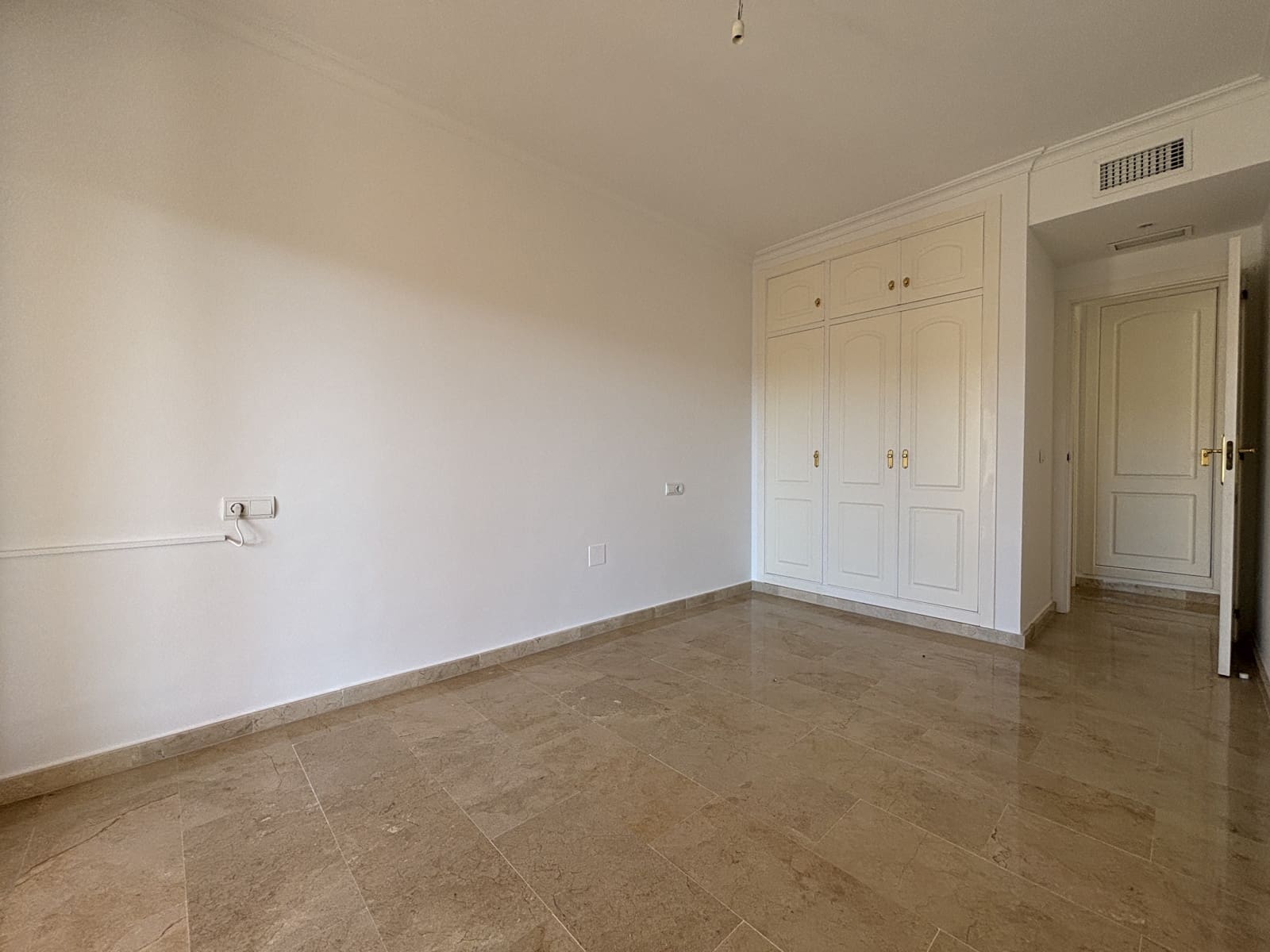 3 sypialnia Willa na sprzedaż w Mijas Golf z basenem garażem - 445 000 € (Ref: 9360872)