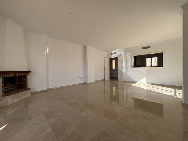 3 bedroom Villa for sale in Mijas Golf, Mijas with pool garage - € 445,000 (Ref: 9360872)