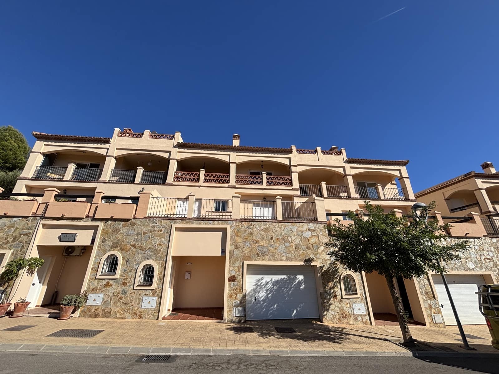 3 sypialnia Willa na sprzedaż w Mijas Golf z basenem garażem - 445 000 € (Ref: 9360872)