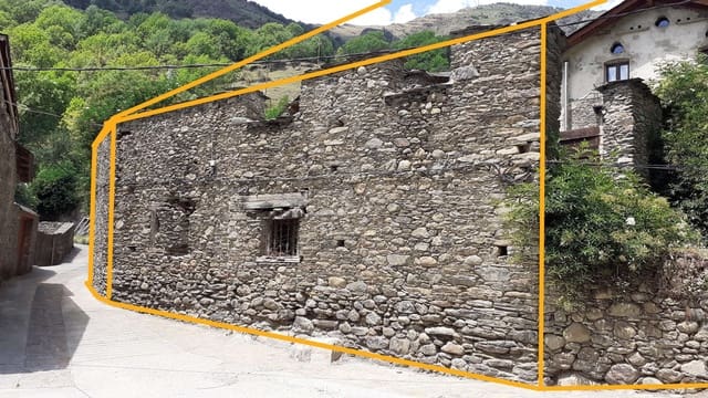 6 bedroom Finca/Country House for sale in La Guingueta d'Aneu - € 75,000 (Ref: 9326738)