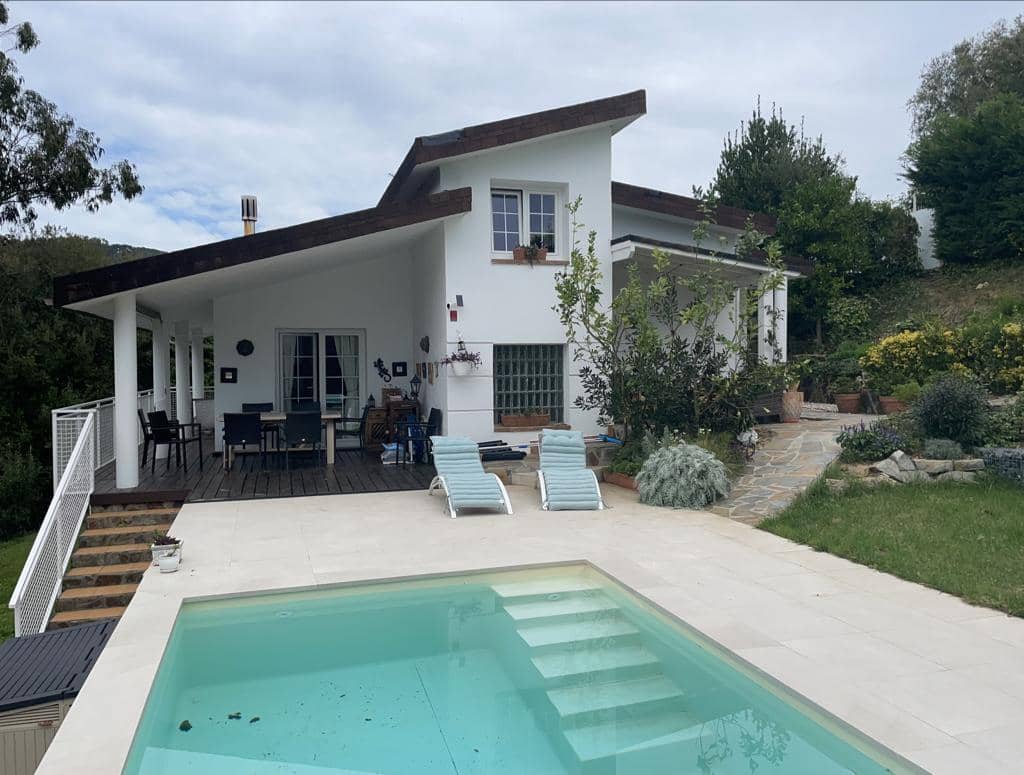 4 makuuhuone Huvila myytävänä paikassa Plentzia mukana uima-altaan 
autotalli - 700 000 € (Ref: 9319819)