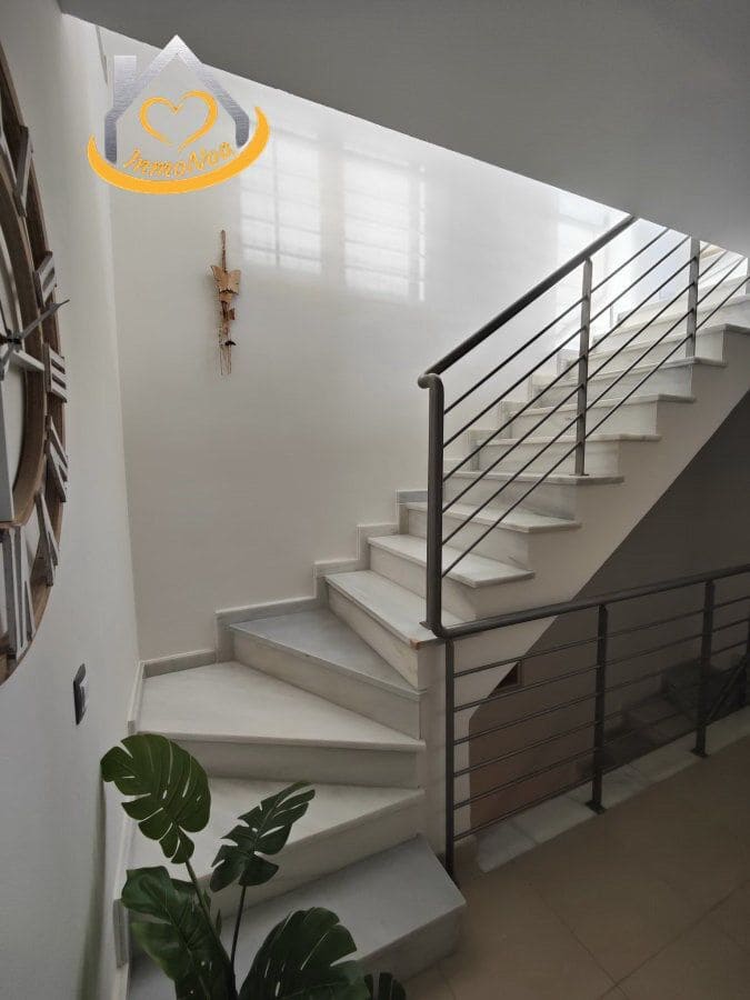 4 Zimmer Haus zu verkaufen in Lepe mit Garage - 215.000 € (Ref: 9673964)