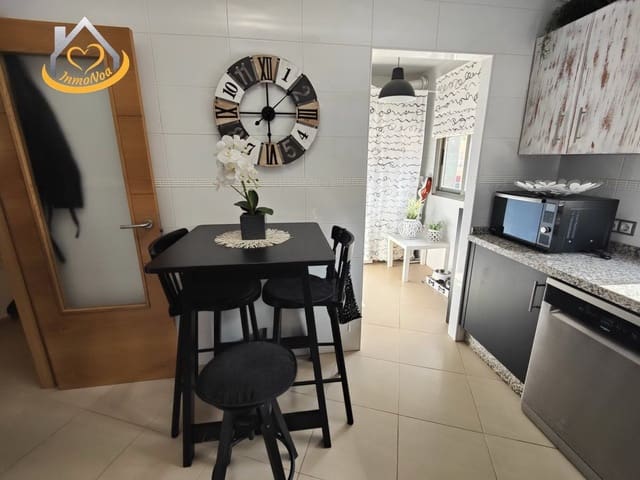 Casa de 4 habitaciones en Lepe en venta con garaje - 215.000 € (Ref: 9673964)