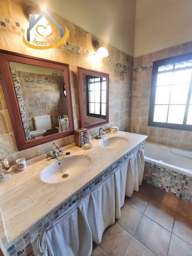 5 soveværelse Villa til salg i Aljaraque - € 530.000 (Ref: 9780265)