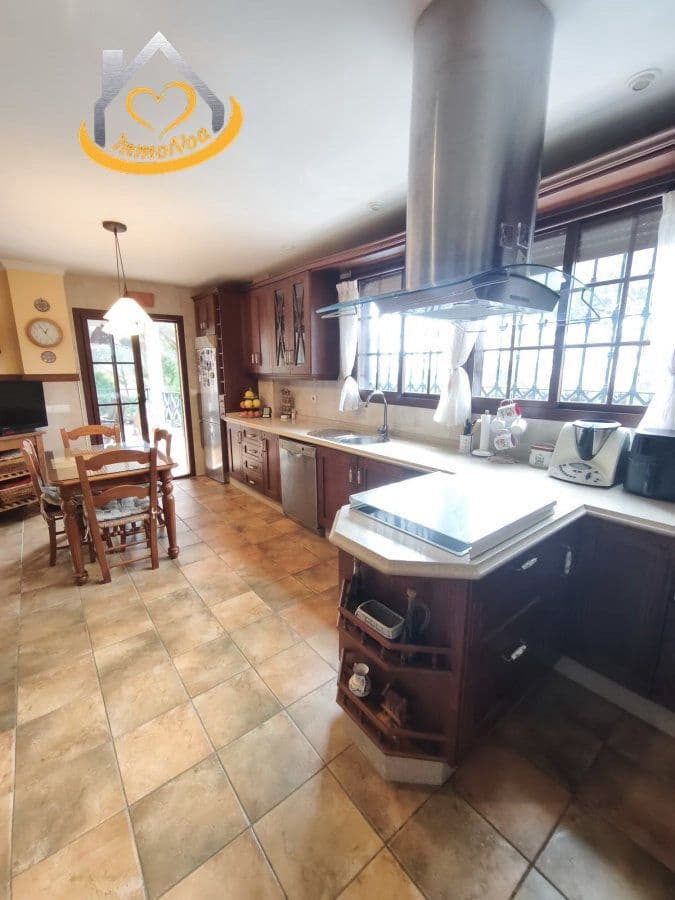 5 soveværelse Villa til salg i Aljaraque - € 530.000 (Ref: 9780265)