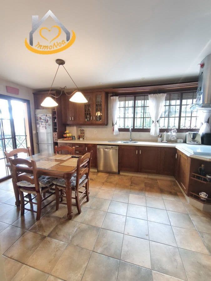 5 soveværelse Villa til salg i Aljaraque - € 530.000 (Ref: 9780265)