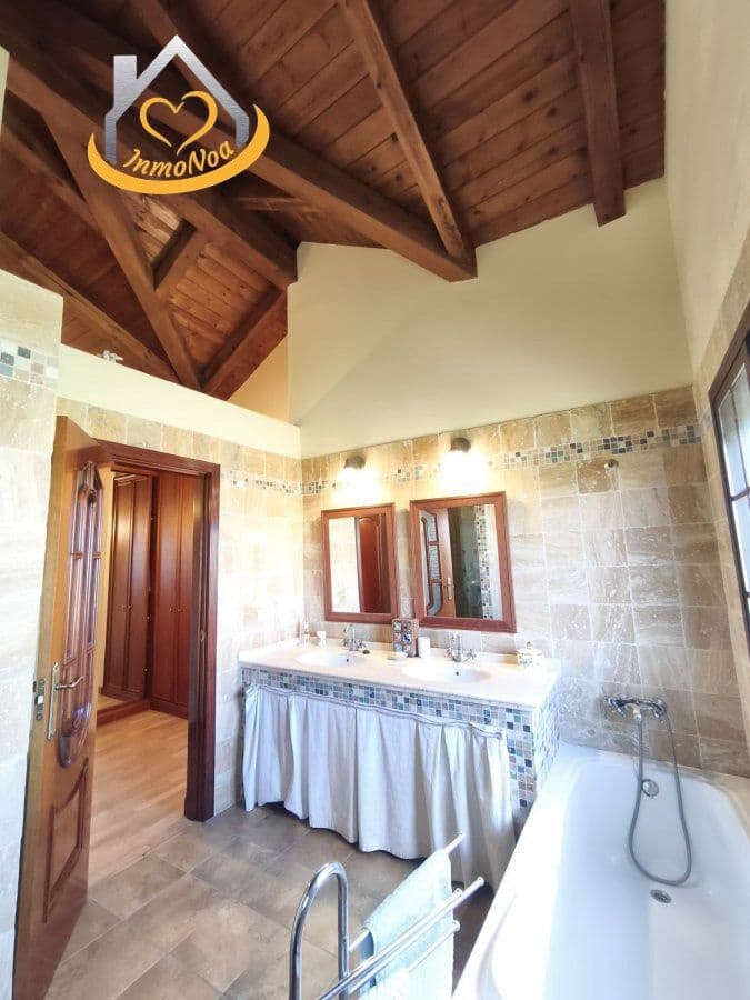 5 soveværelse Villa til salg i Aljaraque - € 530.000 (Ref: 9780265)