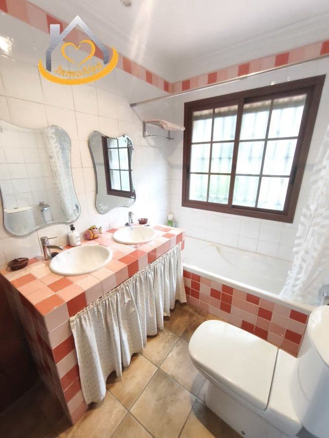 5 soveværelse Villa til salg i Aljaraque - € 530.000 (Ref: 9780265)