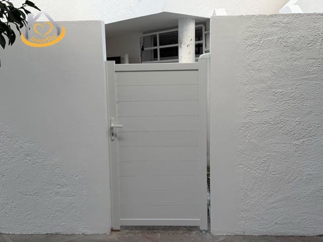 Chalet de 4 habitaciones en Lepe en venta con garaje - 450.000 € (Ref: 9941838)