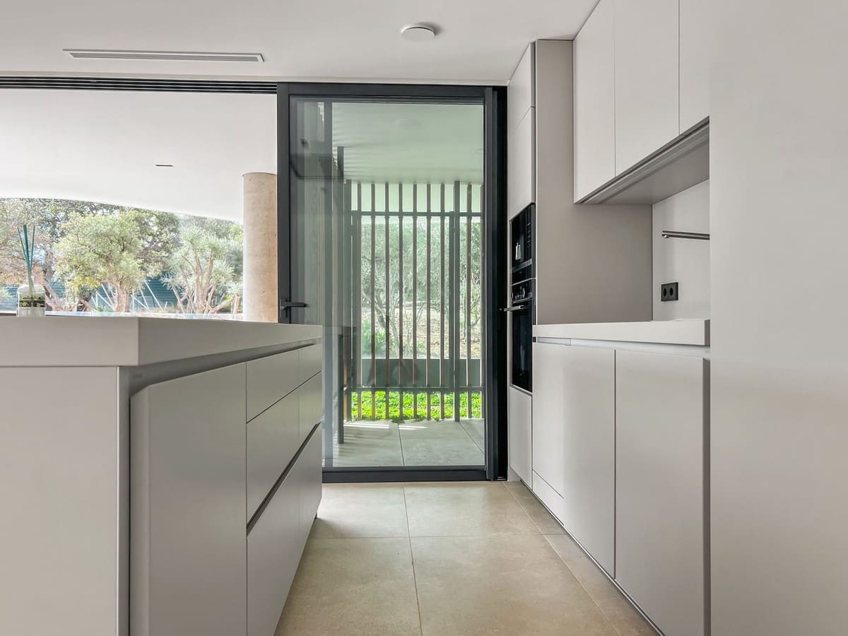 Apartamento de 2 habitaciones en Sotogrande en venta con piscina garaje - 950.000 € (Ref: 9329658)