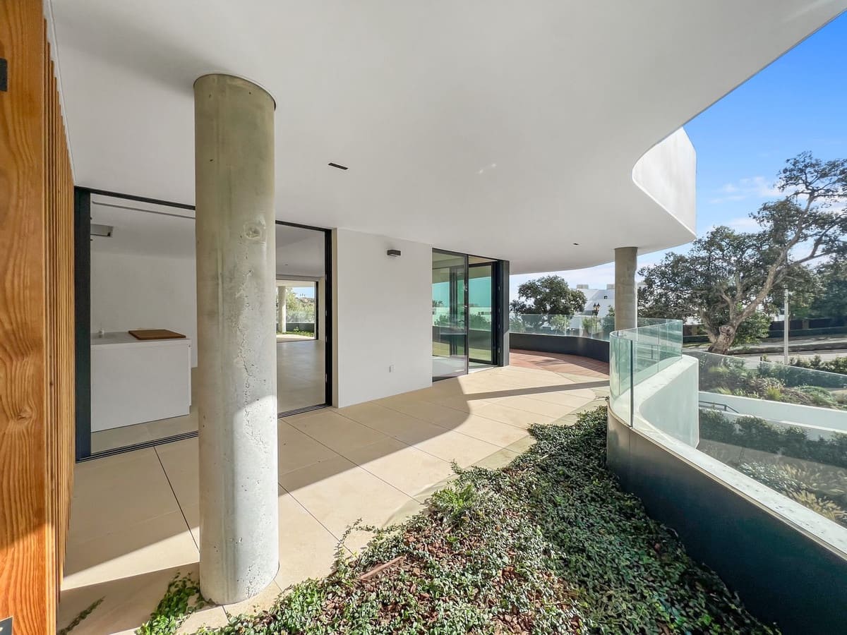 Apartamento de 2 habitaciones en Sotogrande en venta con piscina garaje - 950.000 € (Ref: 9329658)