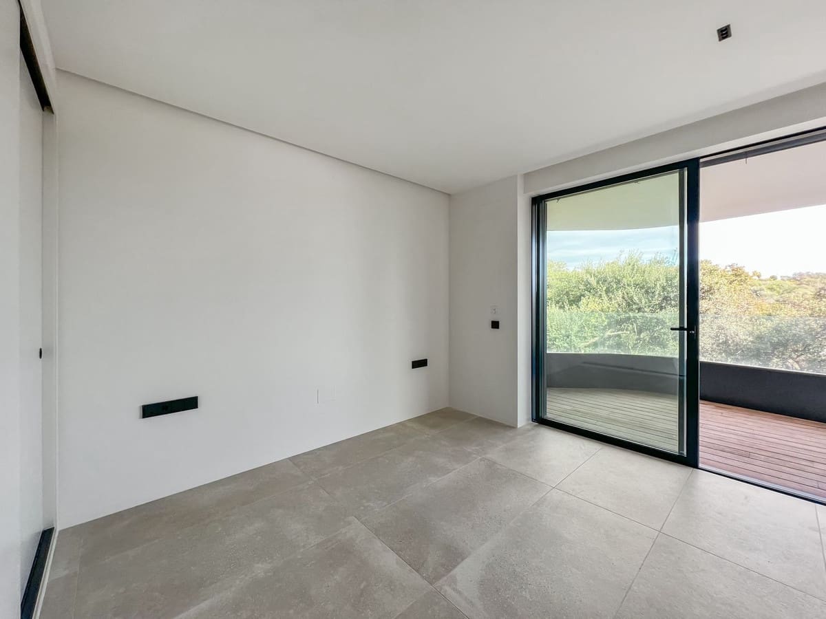 Apartamento de 2 habitaciones en Sotogrande en venta con piscina garaje - 950.000 € (Ref: 9329658)