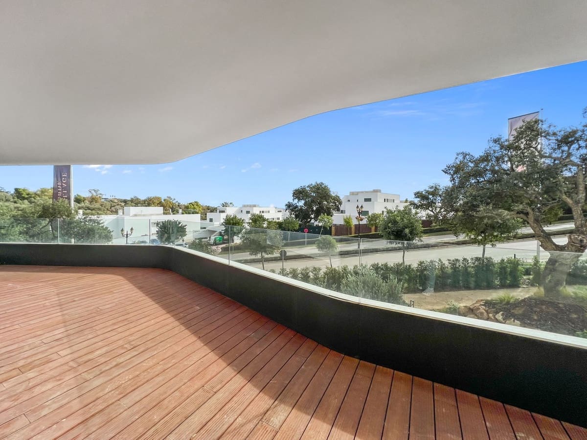 Apartamento de 2 habitaciones en Sotogrande en venta con piscina garaje - 950.000 € (Ref: 9329658)