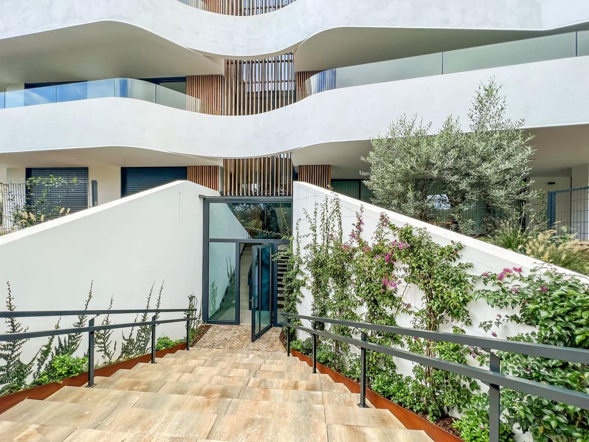 Apartamento de 2 habitaciones en Sotogrande en venta con piscina garaje - 950.000 € (Ref: 9329658)