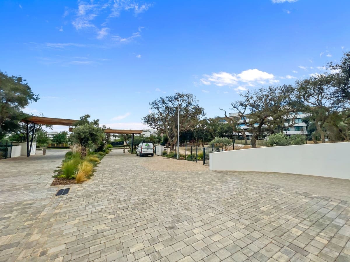 Apartamento de 2 habitaciones en Sotogrande en venta con piscina garaje - 950.000 € (Ref: 9329658)