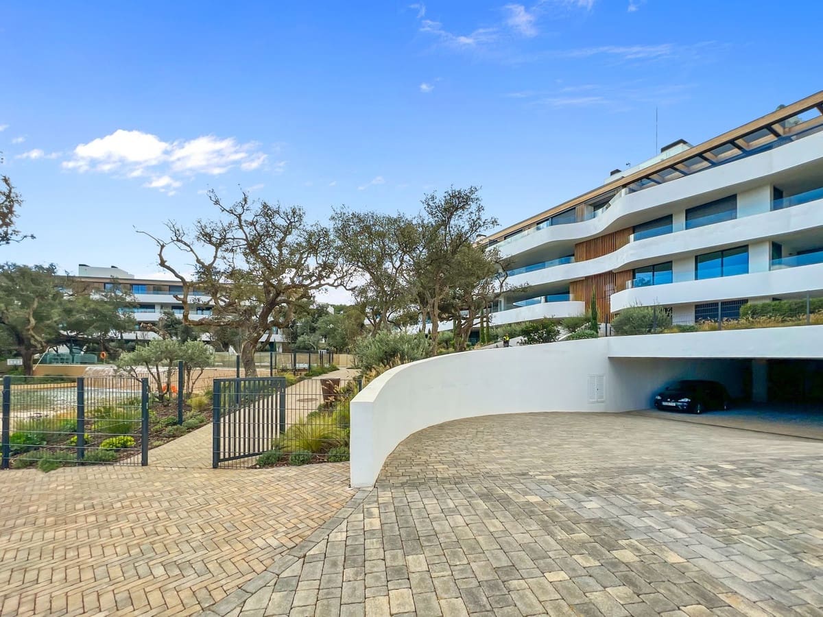 Apartamento de 2 habitaciones en Sotogrande en venta con piscina garaje - 950.000 € (Ref: 9329658)