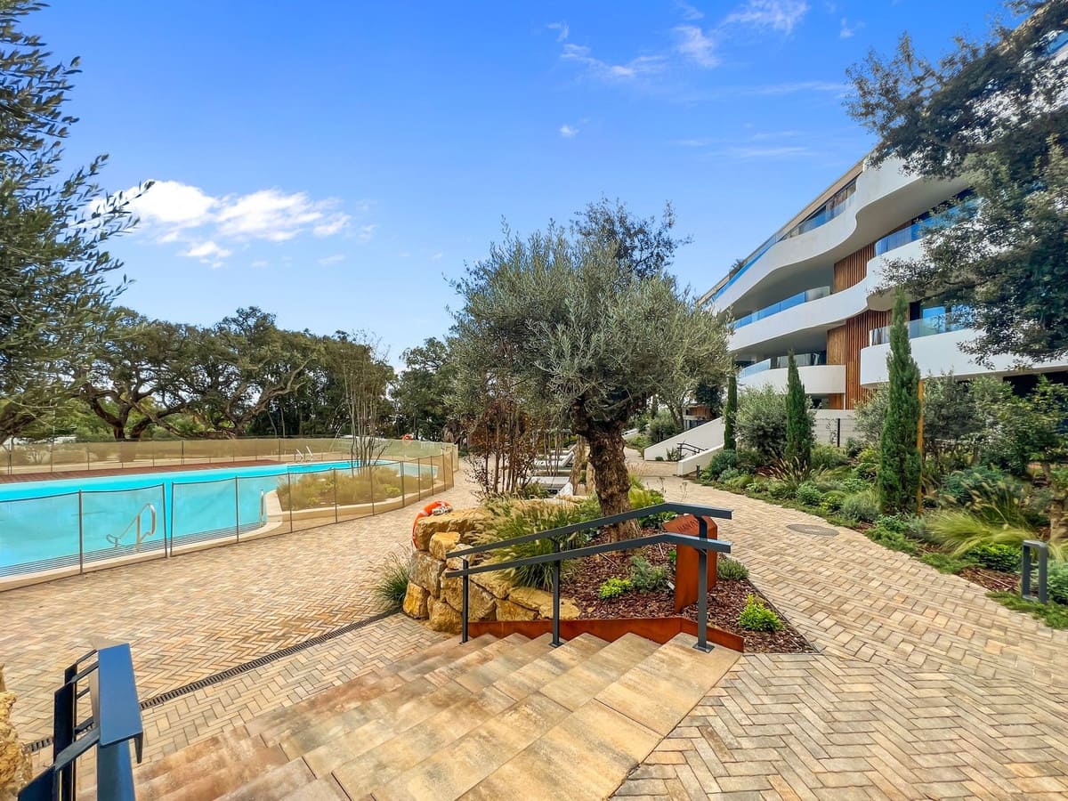 Apartamento de 2 habitaciones en Sotogrande en venta con piscina garaje - 950.000 € (Ref: 9329658)