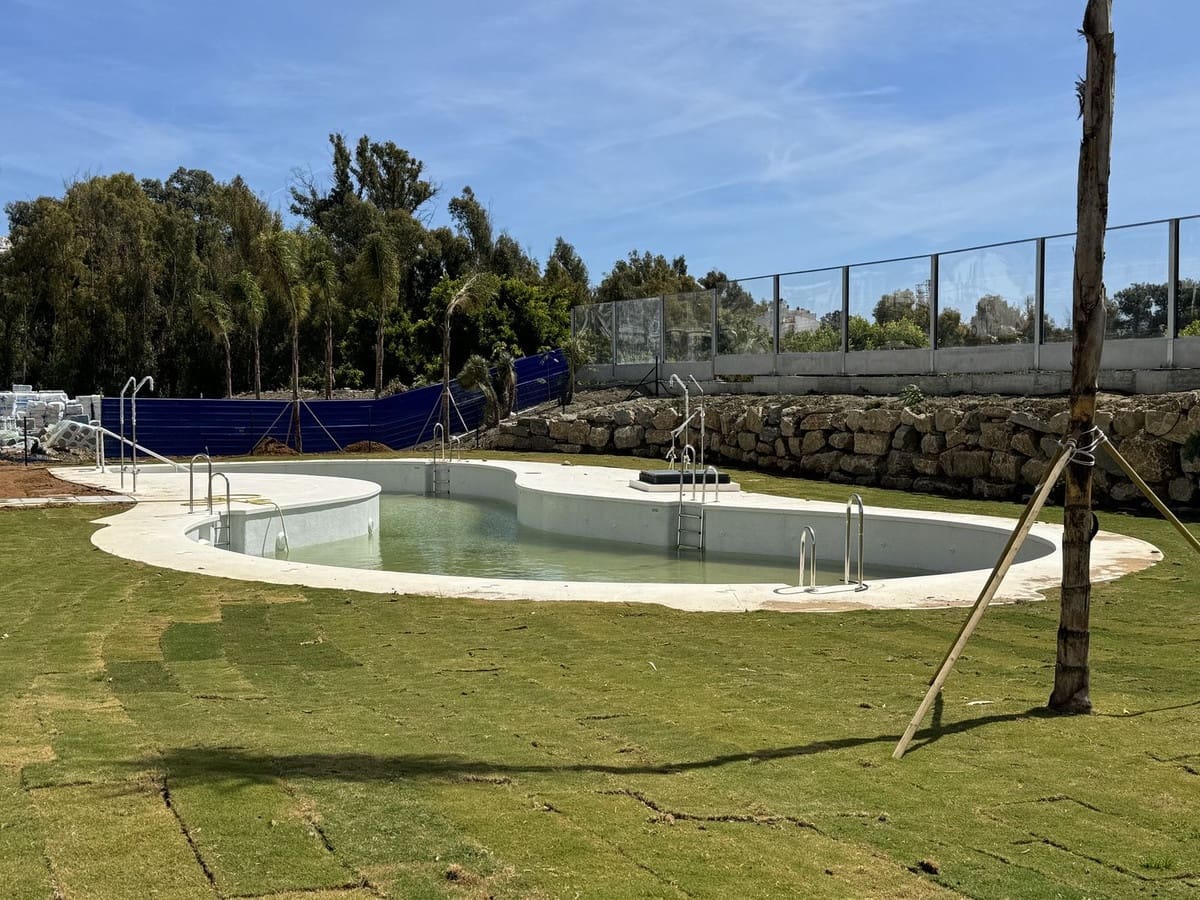 2 sovrum Lägenhet till salu i Bahia de Casares med pool garage - 395 000 € (Ref: 9329659)