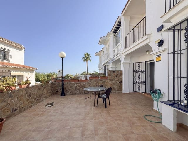 3 sypialnia Dom na sprzedaż w Manilva z basenem garażem - 425 000 € (Ref: 9329660)